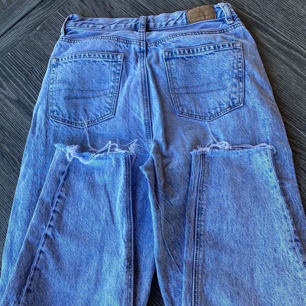 AE Relaxed Mom Jean